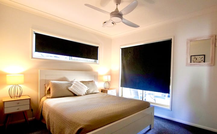 Glavna spavaća soba - bračni krevet (širine 150 - 179