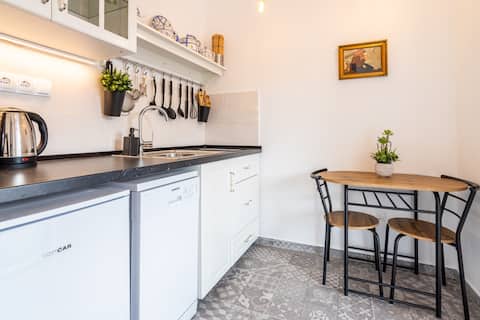 Successful Airbnb property: Lovely studio apt with view in Općina Jelsa