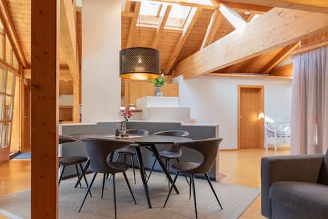 100 m² bright & large apartment on the top floor