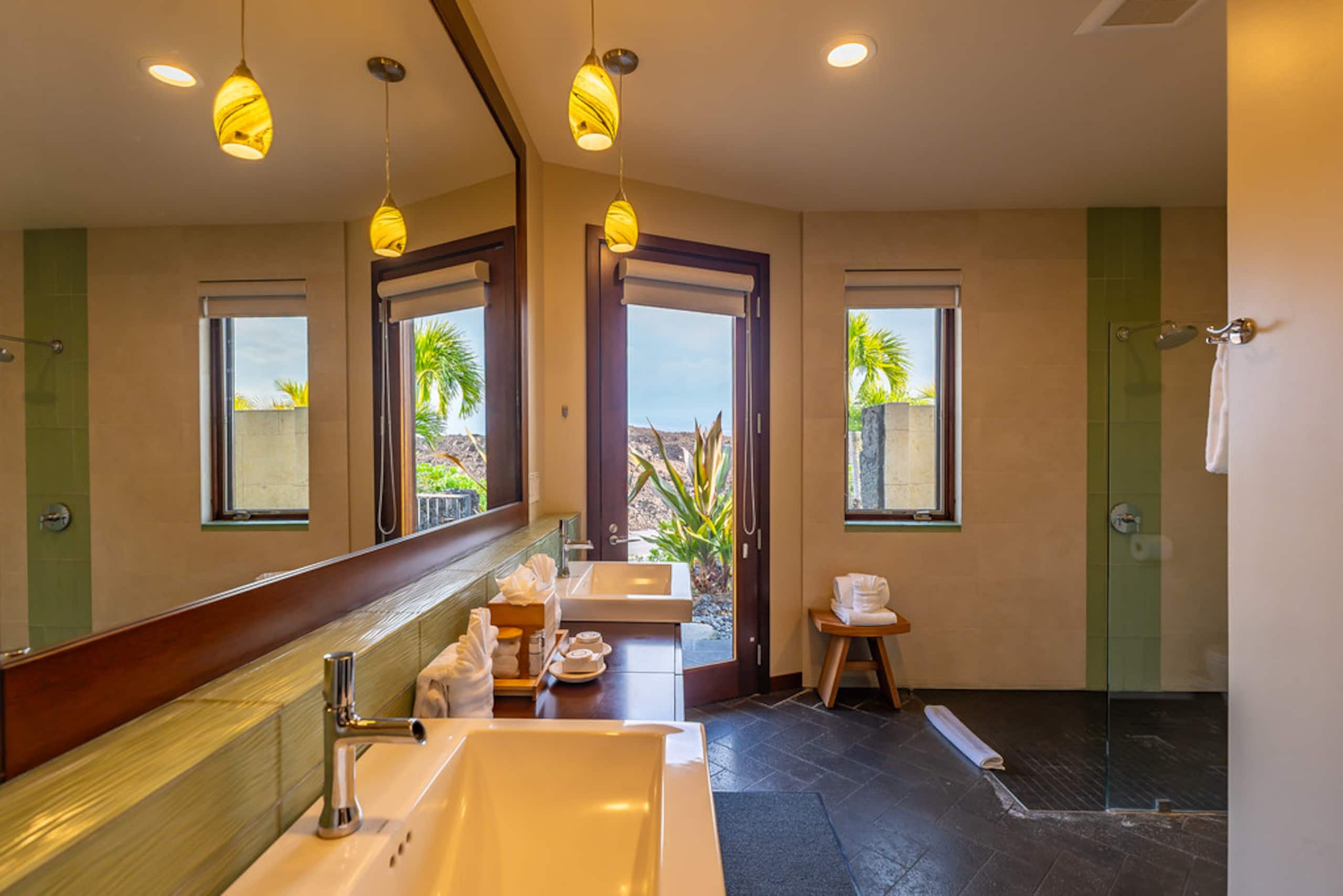 Home in Waimea · ★5.0 · 7 bedrooms · 7 beds · 6 baths - Image 33
