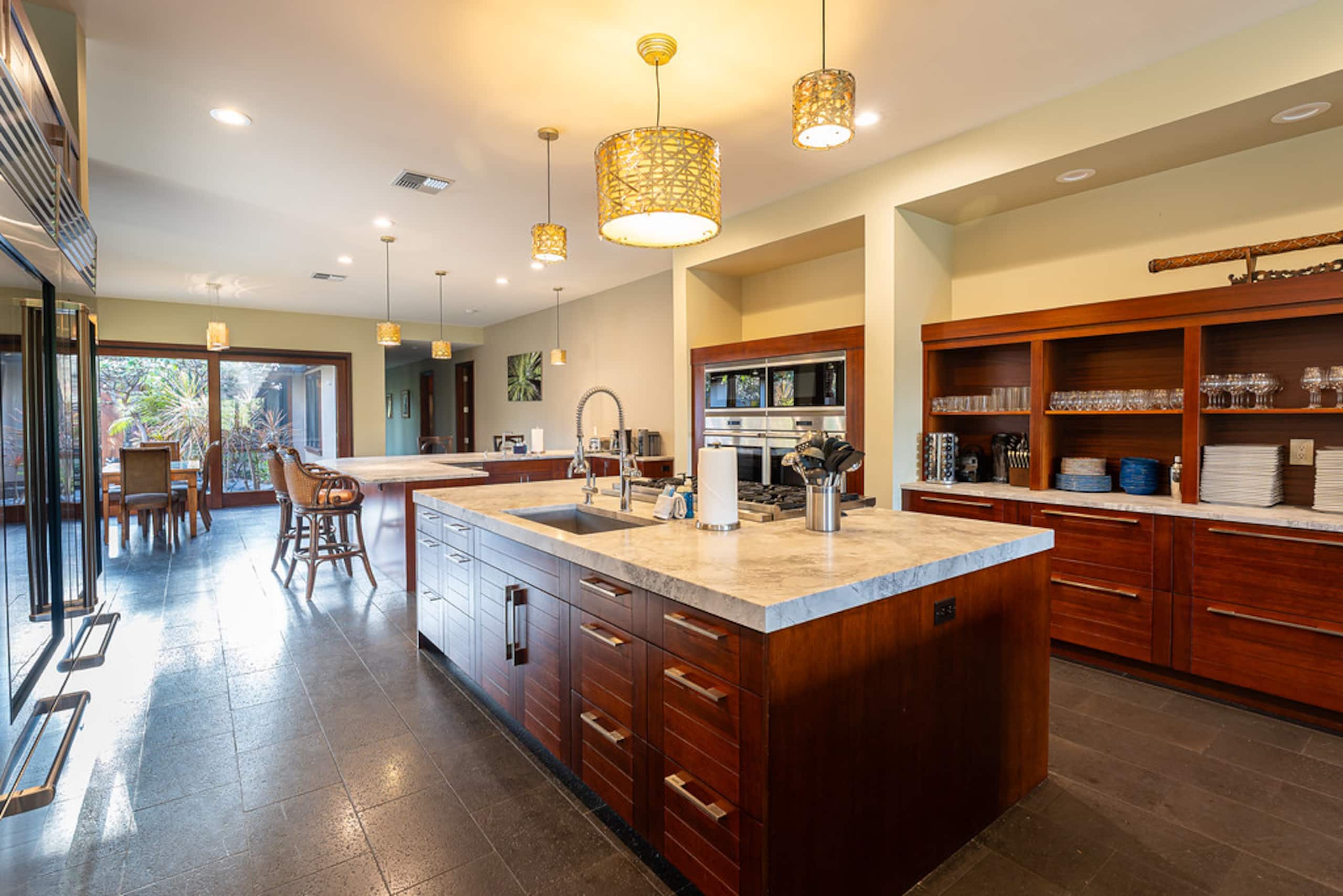 Home in Waimea · ★5.0 · 7 bedrooms · 7 beds · 6 baths - Image 7