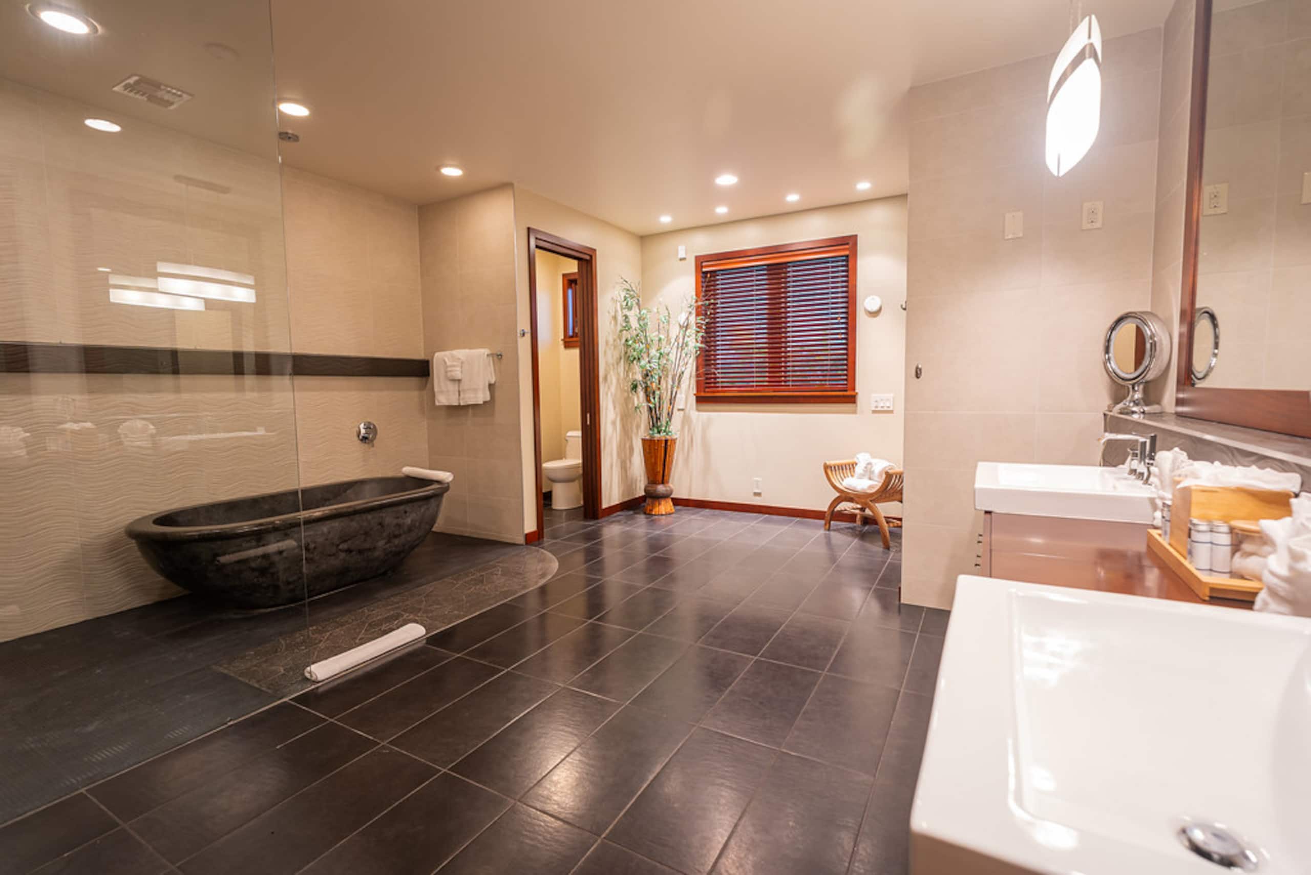Home in Waimea · ★5.0 · 7 bedrooms · 7 beds · 6 baths - Image 30