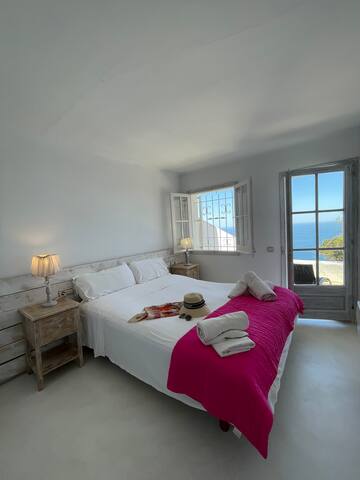 Casa blanca de Begur con vistas al mar y piscina gallery image 3