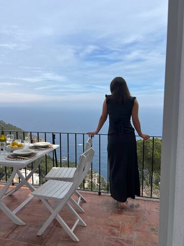 Casa blanca de Begur con vistas al mar y piscina