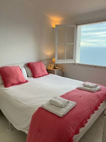 Casa blanca de Begur con vistas al mar y piscina gallery image 2