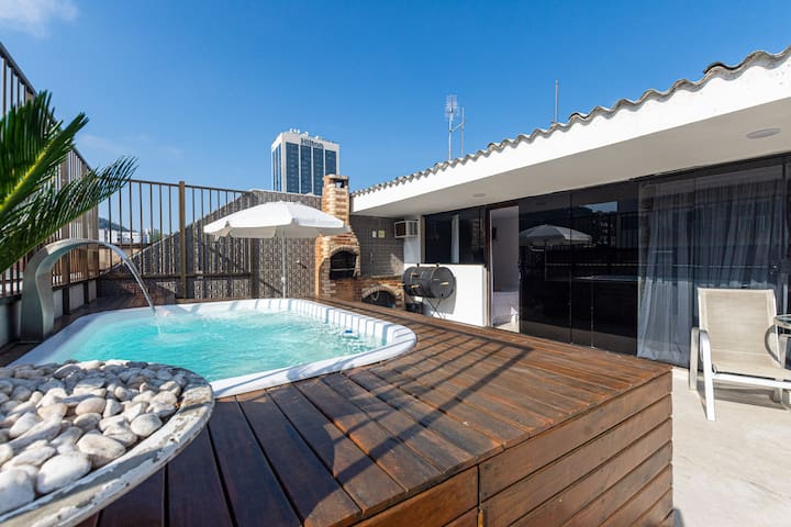 Cobertura com 3,5 quartos, piscina e churrasqueira