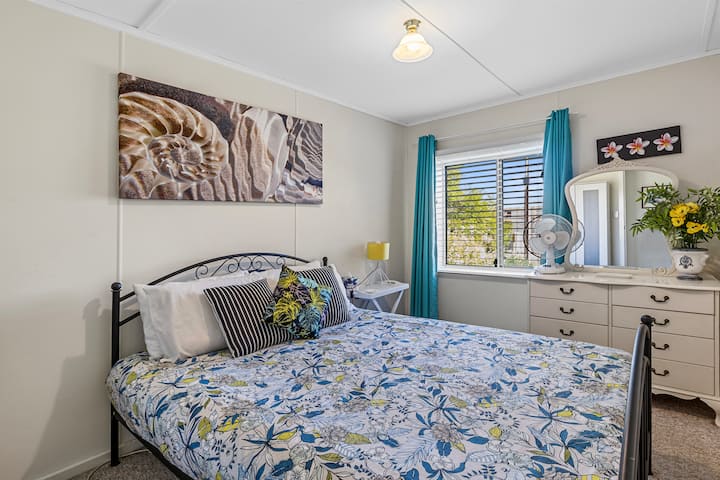 เตียงควีนไซส์ชั้นล่าง 