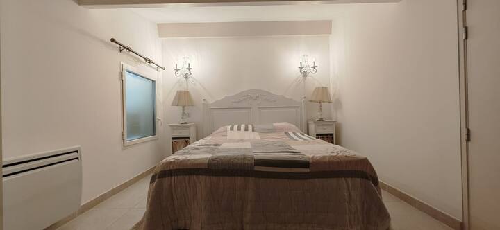 חדר שינה 3 בקומה הראשונה עם מיטה זוגית