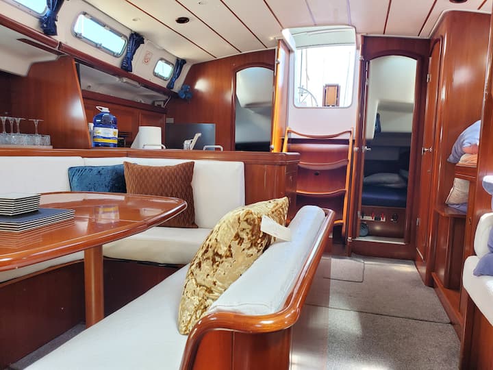 Jasmine Coral Jay Boutique Botel - Gibraltar