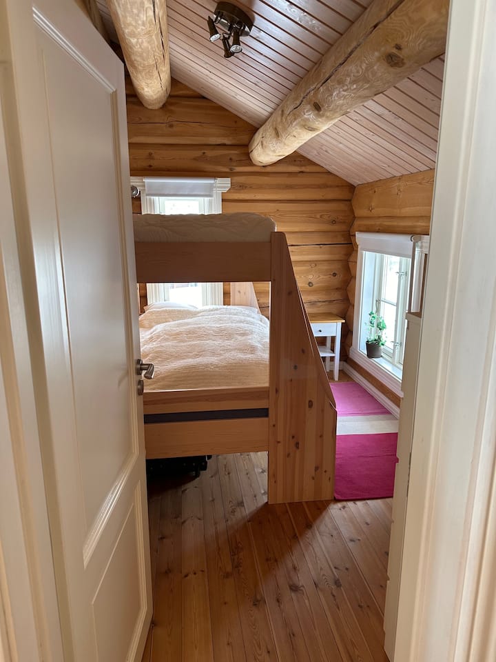 Одлично за 3 лица, 120 см на дното и 90 см одозгора.