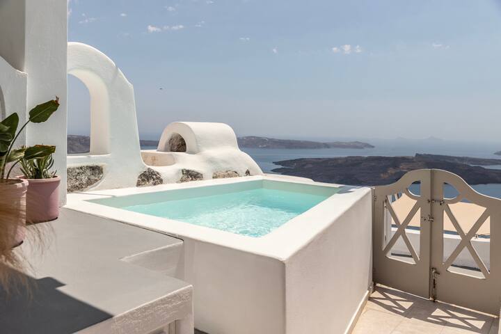 Two Bedroom Villa with Two Outdoor Hot Tubs gallery image 3