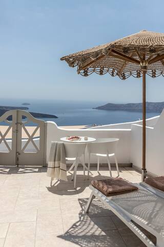 Two Bedroom Villa with Two Outdoor Hot Tubs gallery image 4