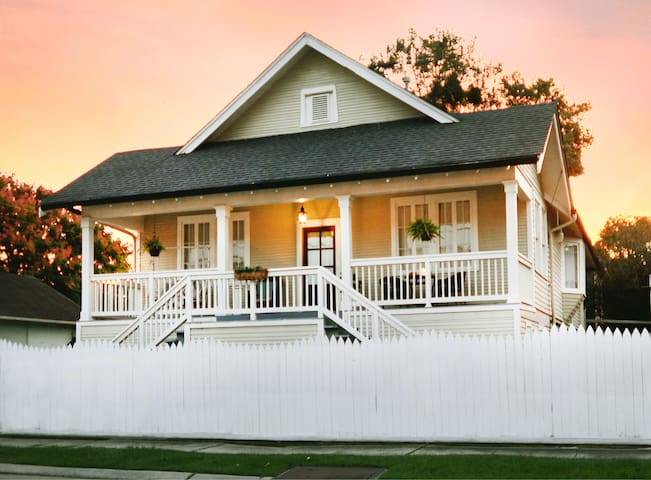 Uptown Oasis. Private Pool. Minutes to French Qtr