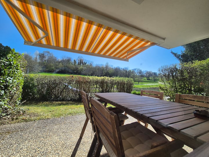 Quiet apartment near the lake with views of the countryside