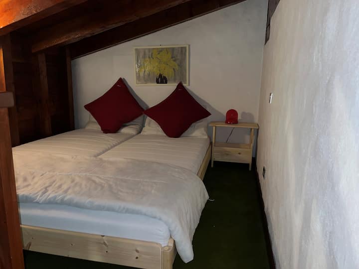 Sitaha - weka kama kitanda cha watu wawili