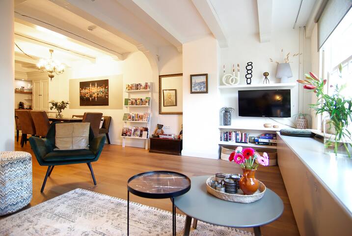 Sonnenberg – Canal side & view – Private & Central gallery image 2