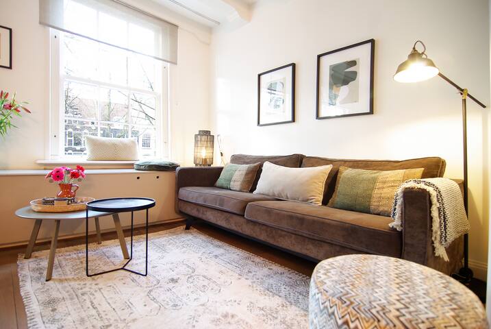 Sonnenberg – Canal side & view – Private & Central gallery image 3