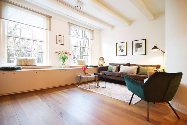 Sonnenberg – Canal side & view – Private & Central gallery image 5