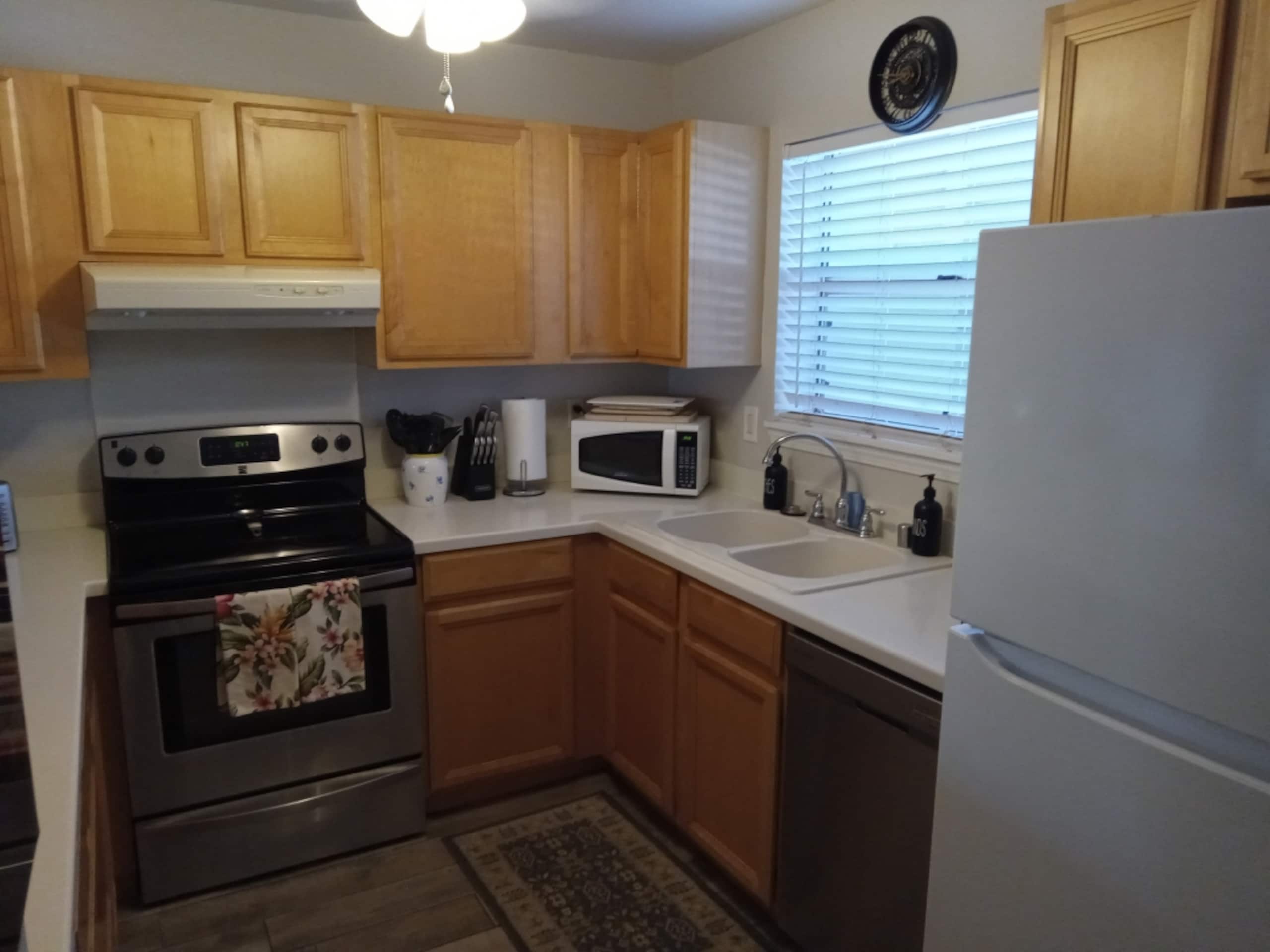 Cool and Comfortable, Home away from Home - Photo 4