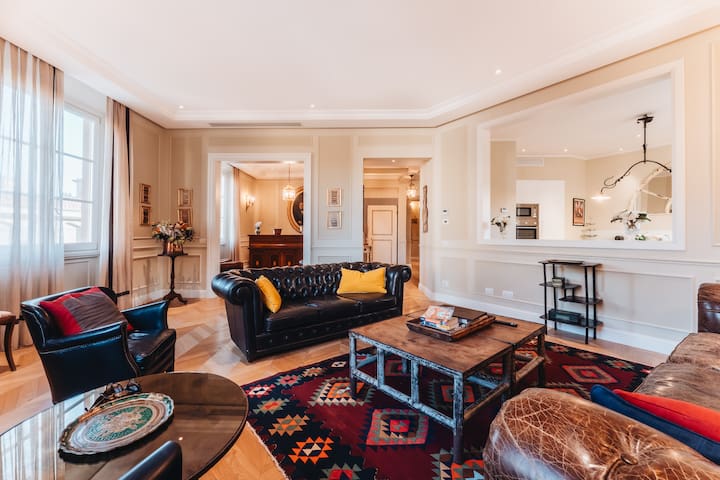 Luxury Suite Apartment of 200sqm with terrace