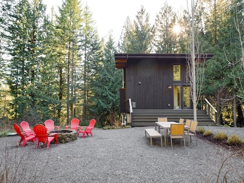 Gorge Modern Cabin- your own private world!