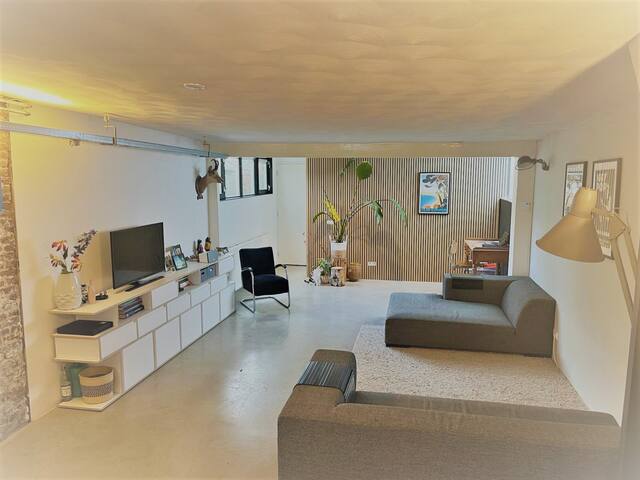 Modern & Big 1890’s house + terrace@cool area gallery image 5