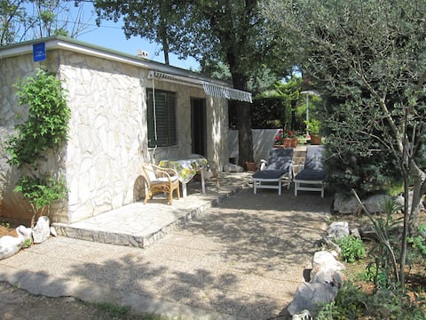 Hous with private garden, 150 m from the beach