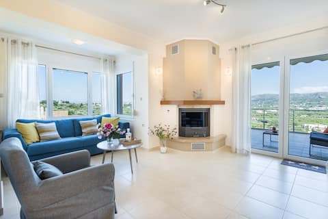 Top performing Airbnb: Private Salt Pool & Mtn Views (9p):Villa Oasis in Δήμος Χανίων
