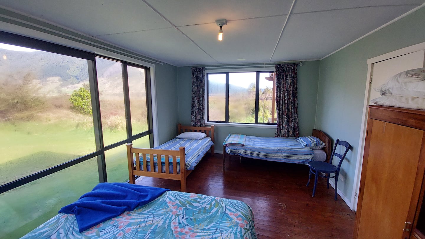 Clova Bay Waterfront Cottages - Cottage 1 5