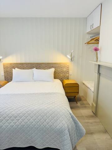 Newly Renovated Port Melbourne Home with Backyard