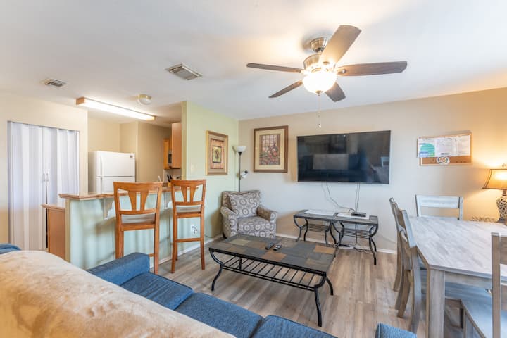 Gulf View | 2/2 | Pool | 5 Min Walk To Gulf Beach! - Corpus Christi, TX