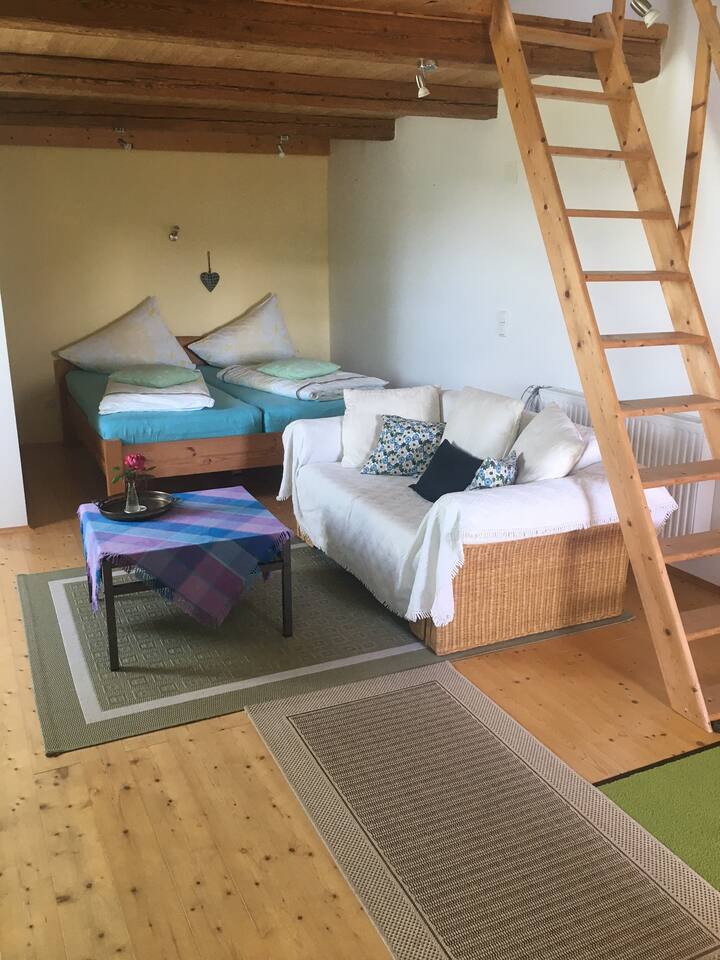 Espacio para dormir 1 cama doble 180 x 200 cm + espacio para dormir 3 sofá cama
