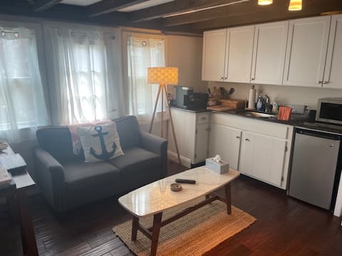 Successful Airbnb property: The Knotical (private suite, separate entrance) in Marblehead