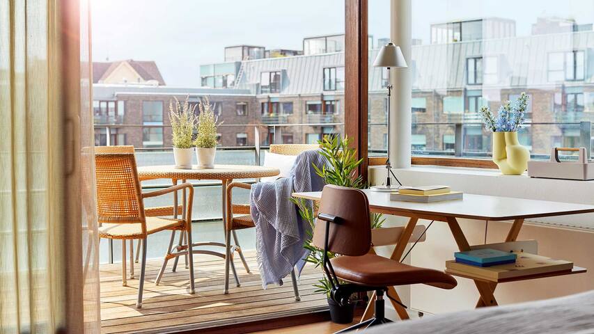 Fully-serviced 2-bedroom Apartment with Balcony gallery image 3