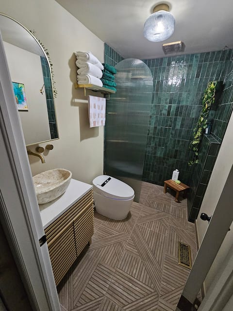 The Little Blue Nest - Eco Rated Home in Acton
