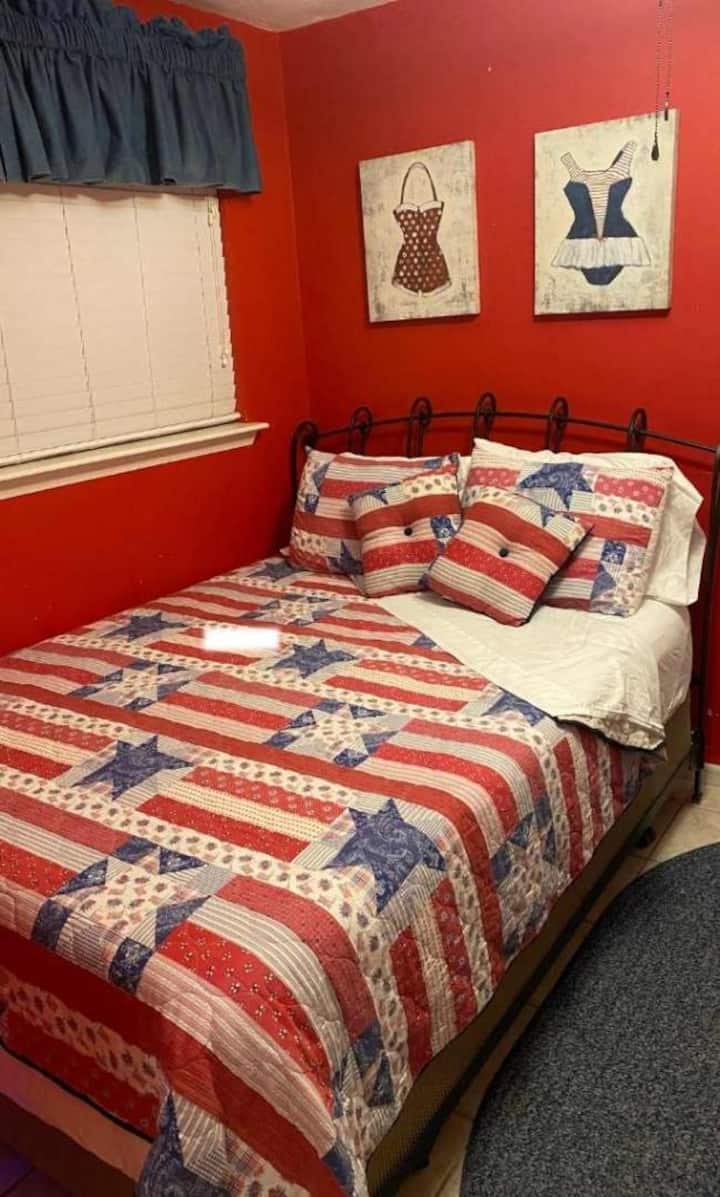 Საწოლი 152 × 203 სმ (წითელი ოთახი)