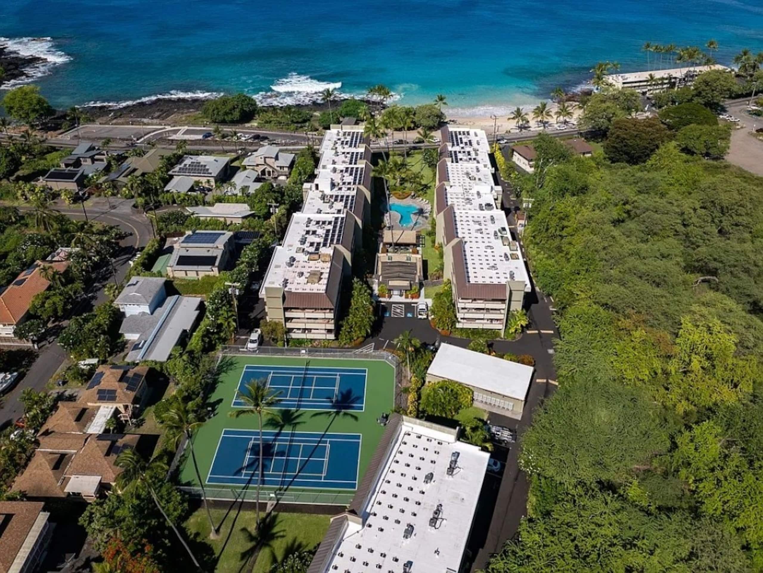 Condo in Kailua-Kona · ★4.93 · 2 bedrooms · 2 beds · 2 baths - Image 32