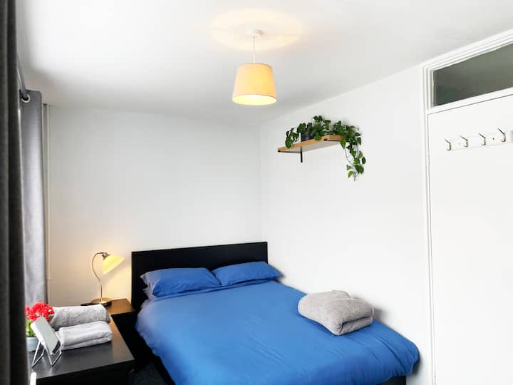 Spacious Double Room In Heart Of Dalston - London