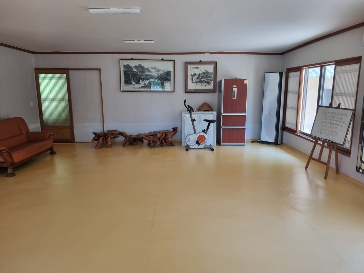 غرفة جماعية