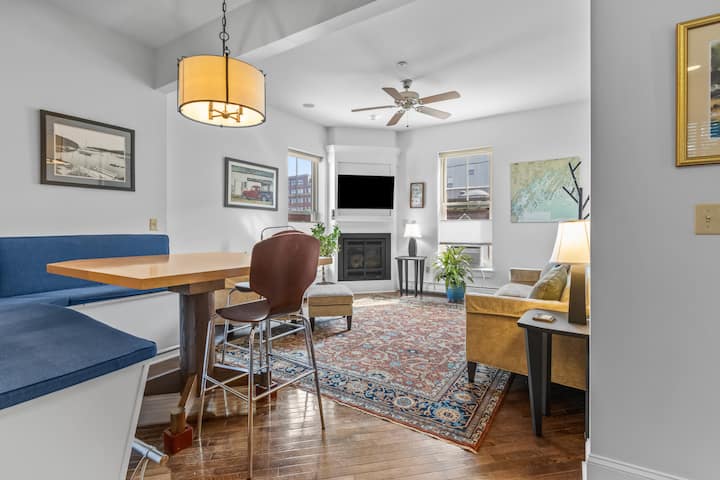 Walk To Top Dining • Boutique Stay • Parking - Portland, ME