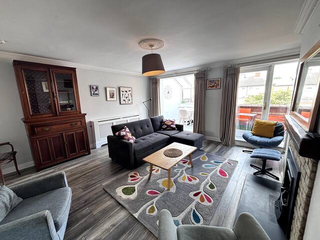 Central, comfortable and spacious 4 bed duplex