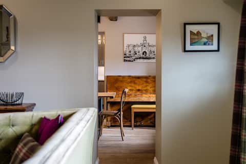 Popular Airbnb listing: Ash House Cottage with hot tub in Bradford