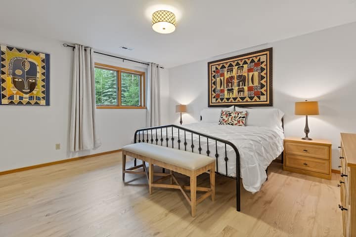 带特大床的低层卧室