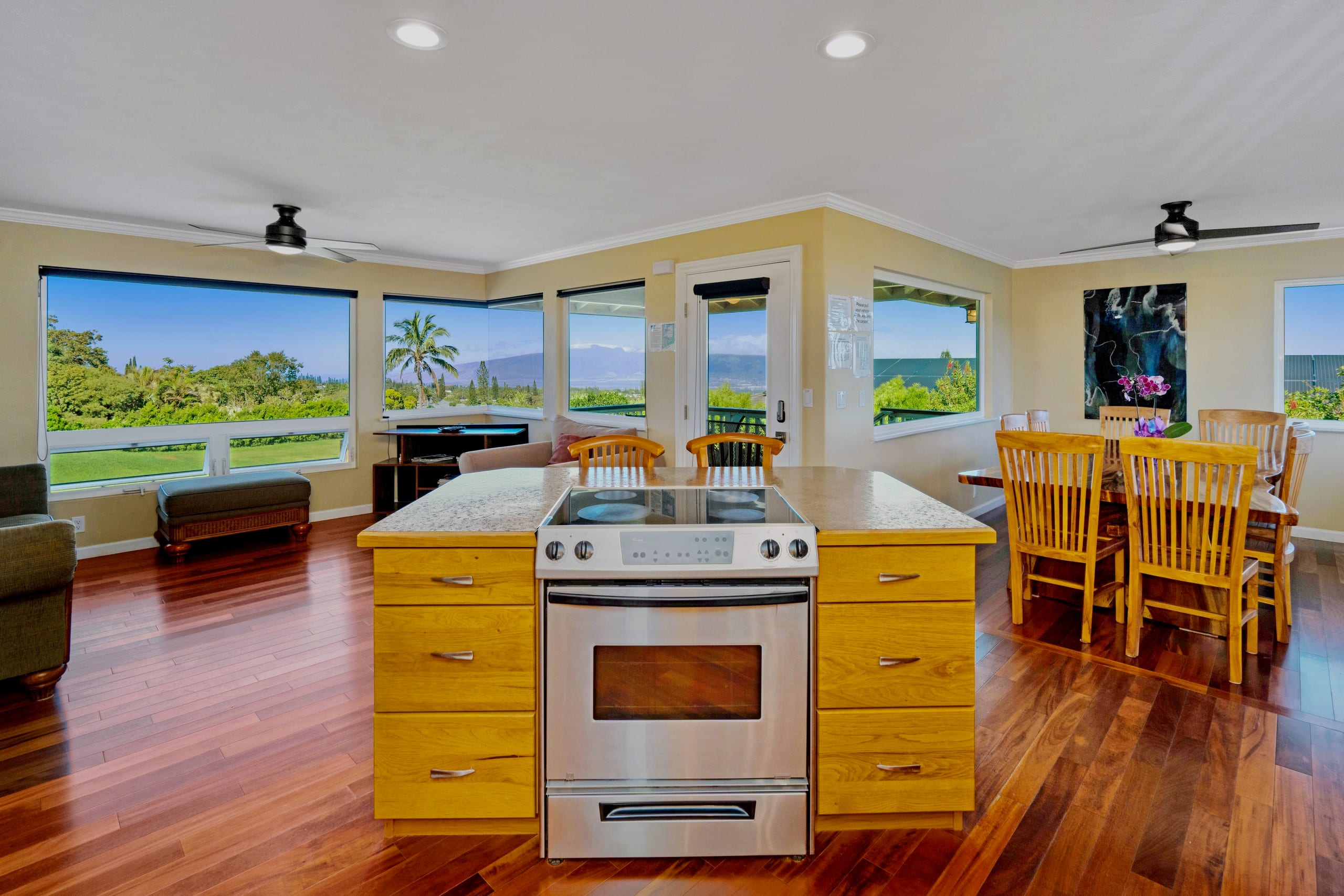 Home in Makawao · ★4.89 · 3 bedrooms · 3 beds · 2 private baths - Image 7