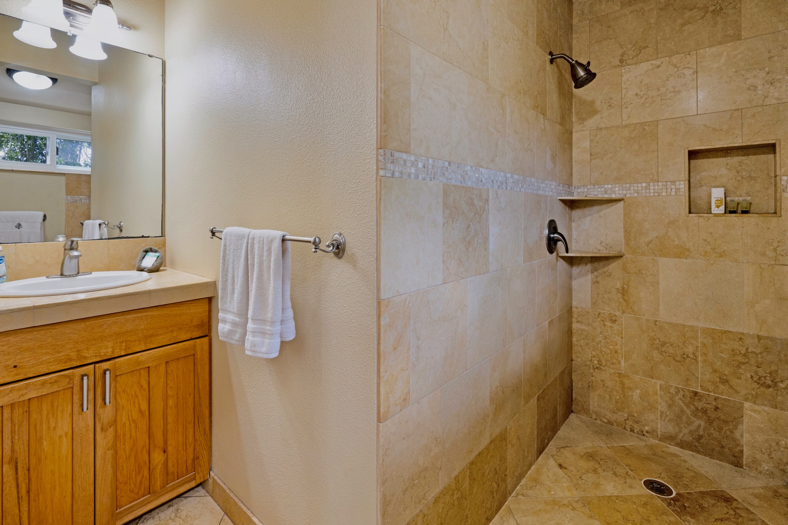 Home in Makawao · ★4.89 · 3 bedrooms · 3 beds · 2 private baths - Image 24