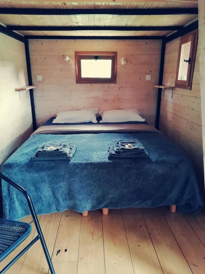 Ein großes Bett. 2 kleine. 1 im Zwischengeschoss...man passt sich an