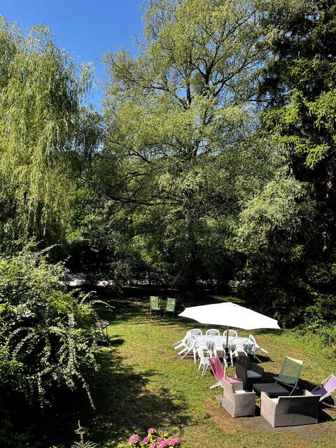 Family home, 8 people, nice garden 10 minutes from the lake!