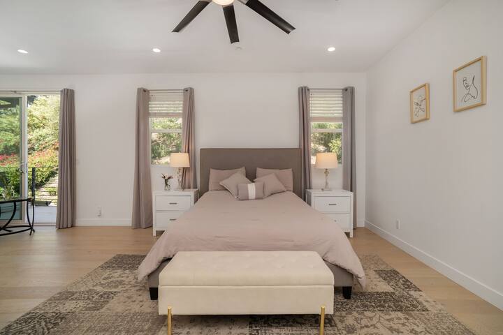 Tarzana large home gallery image 5