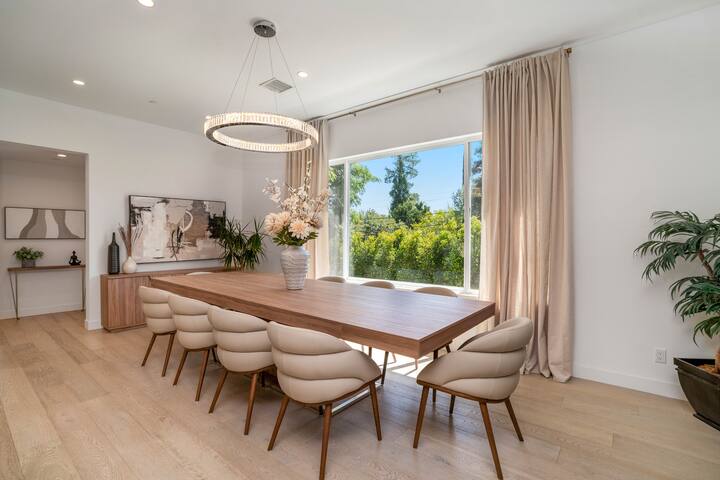 Tarzana large home gallery image 4