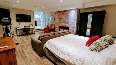 Top Airbnb: Val's Place in Old Churchill Park
